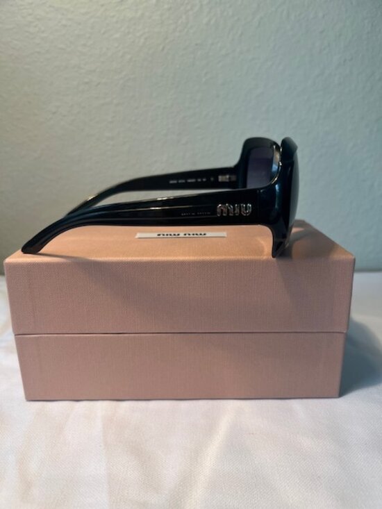 Miu Miu Oversized Black Womens Sunglasses SMU031 1AB-5D1 57-14-130 main image 9